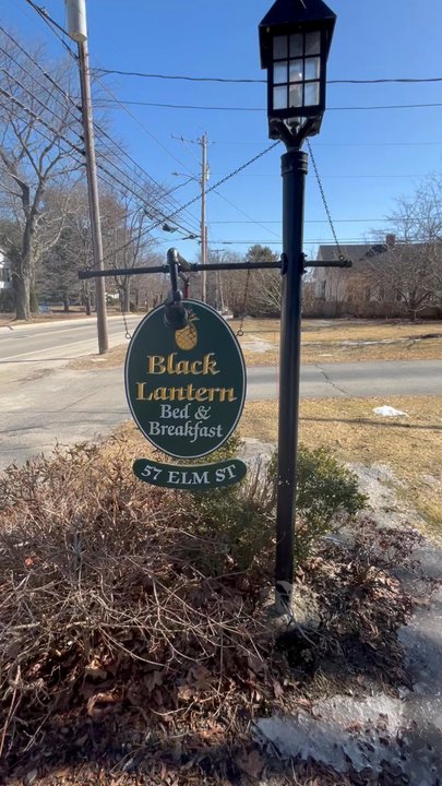 Black Lantern Bed & Breakfast - Bed & Breakfast Near Me - Topsham, Maine