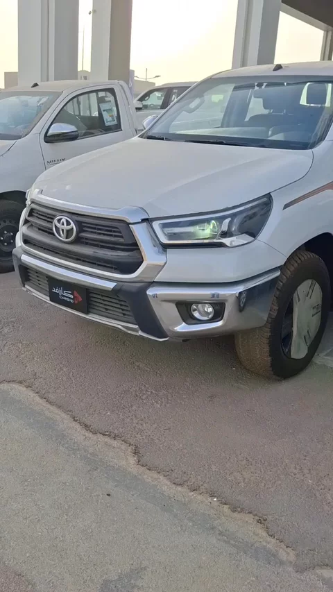 تويوتا هايلكس S GLX 2025