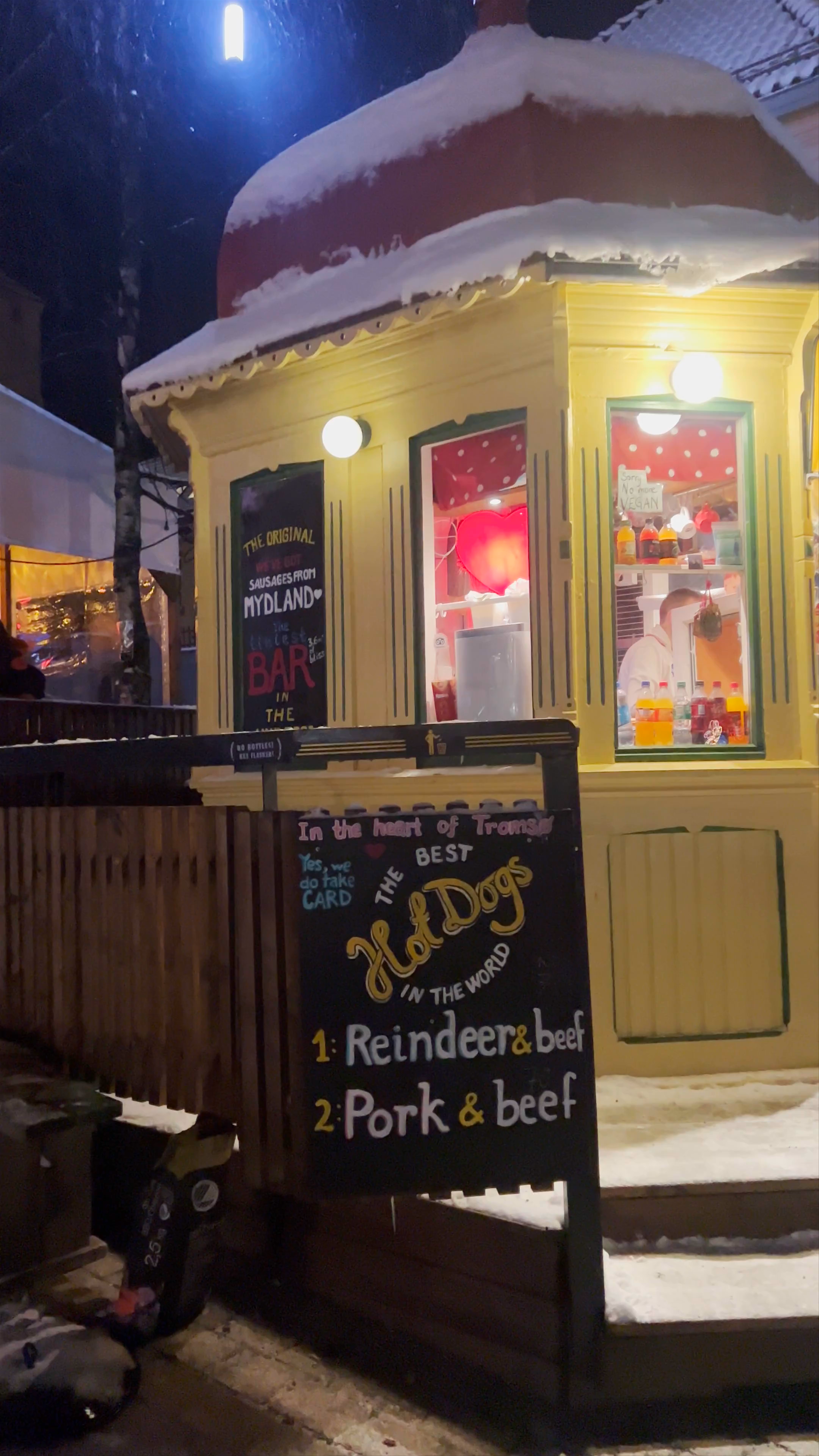 Raketten Bar & Pølse: Tromsø’s Cozy Winter Hotdog Spot