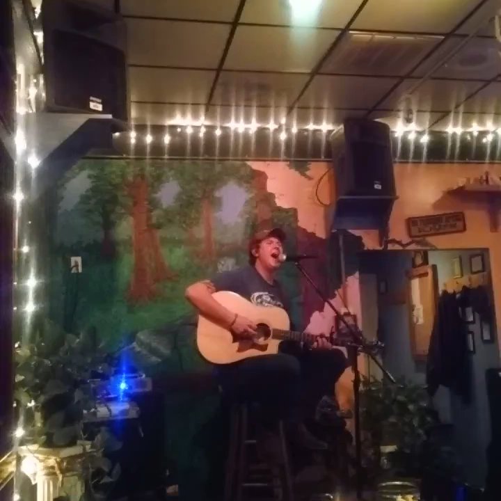 Showside Grill & Bakery - Live music on Fridays and Saturdays in addition yo great food and desserts. - Diners Near Me - Spring Hope, North Carolina