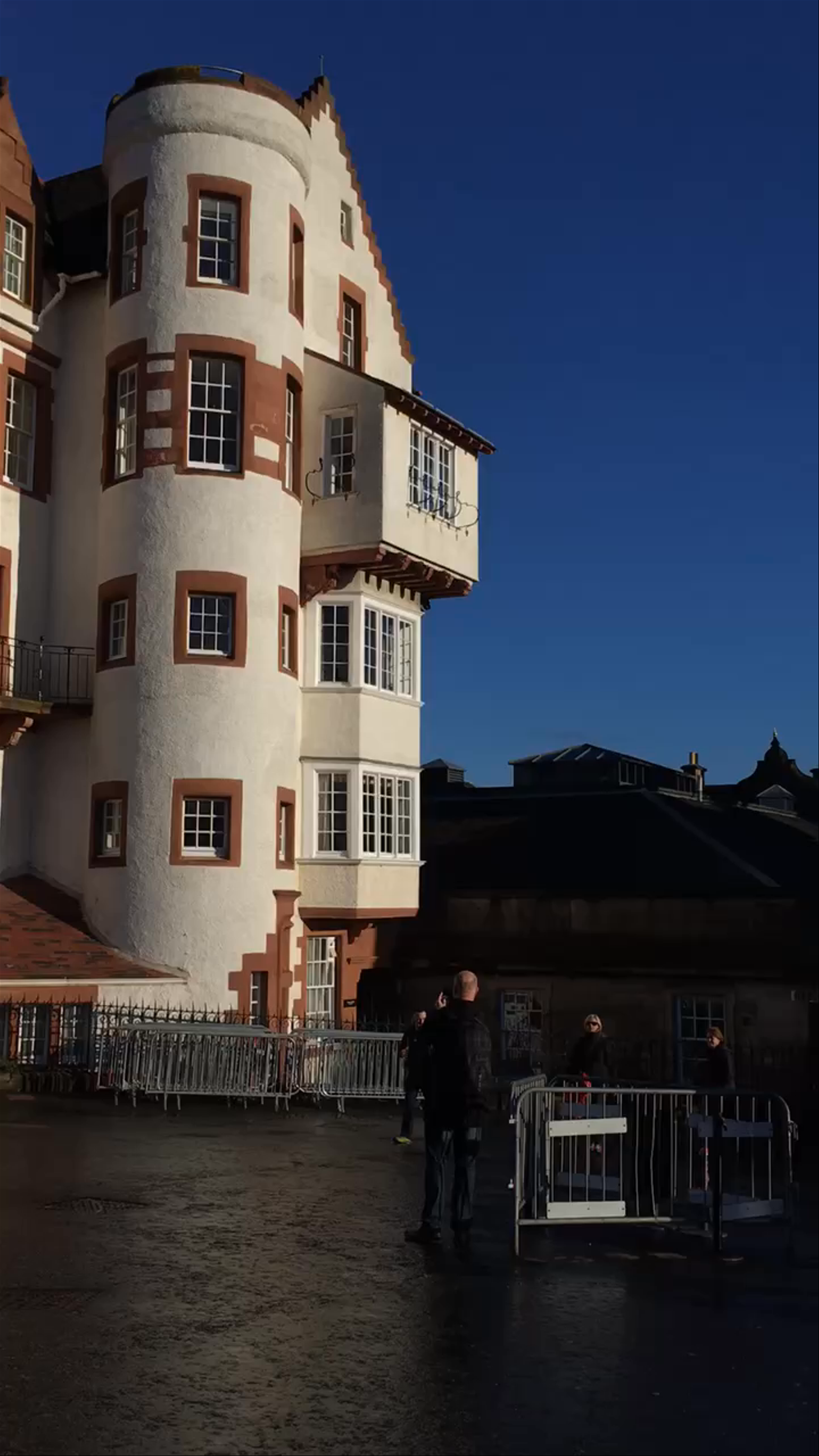Castlehill, Edinburgh: A Sunlit Stroll Through History