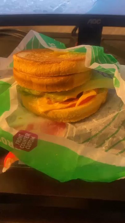 Jack in the Box - How do u forget meat patties in a burger and jack in the box has poor customer service and dont care about their customers - Fast Food Near Me - Oakland, California