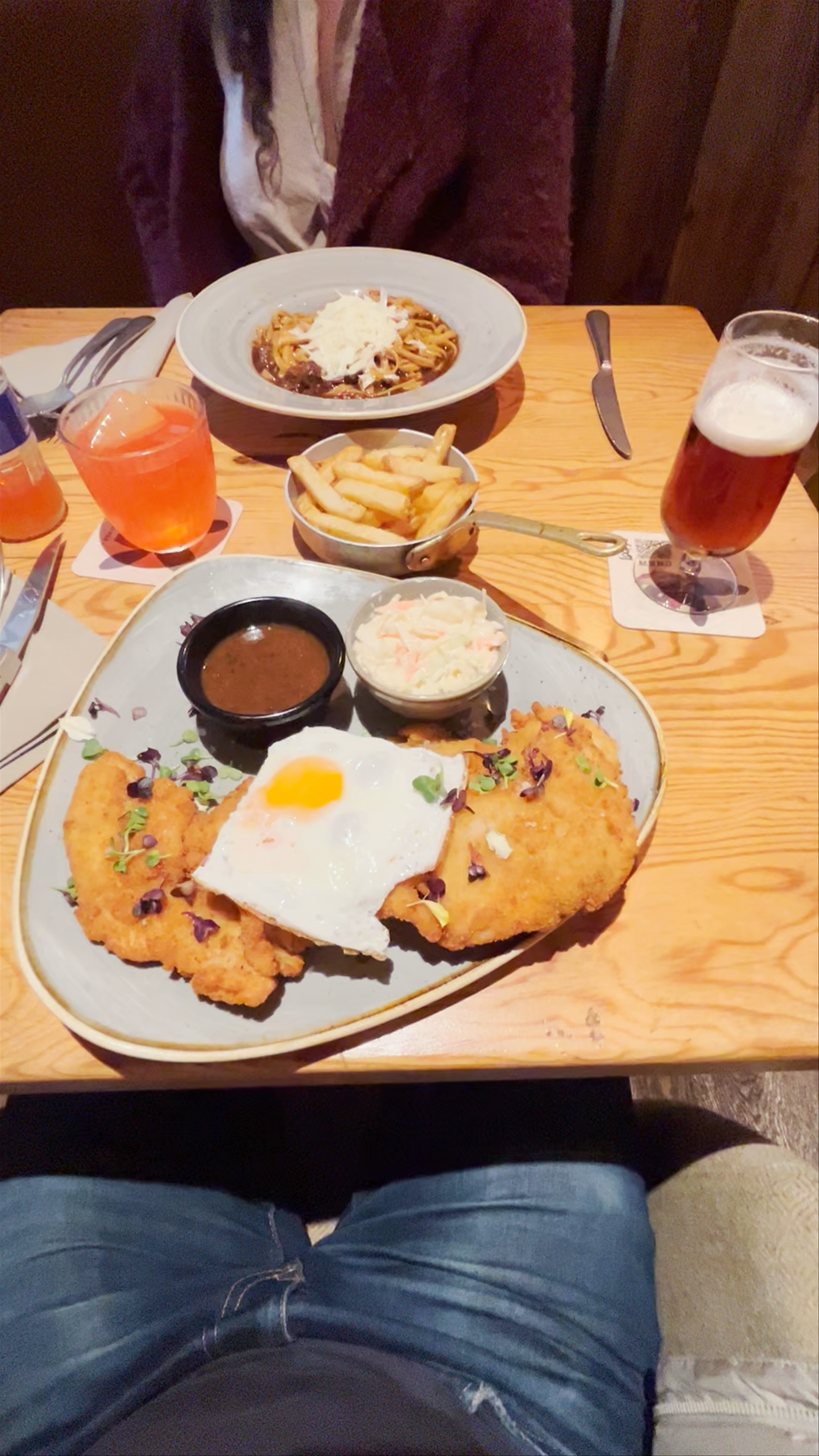 Cozy Dining Experience at Loopys Pizzeria in San Bartolomé de Tirajana