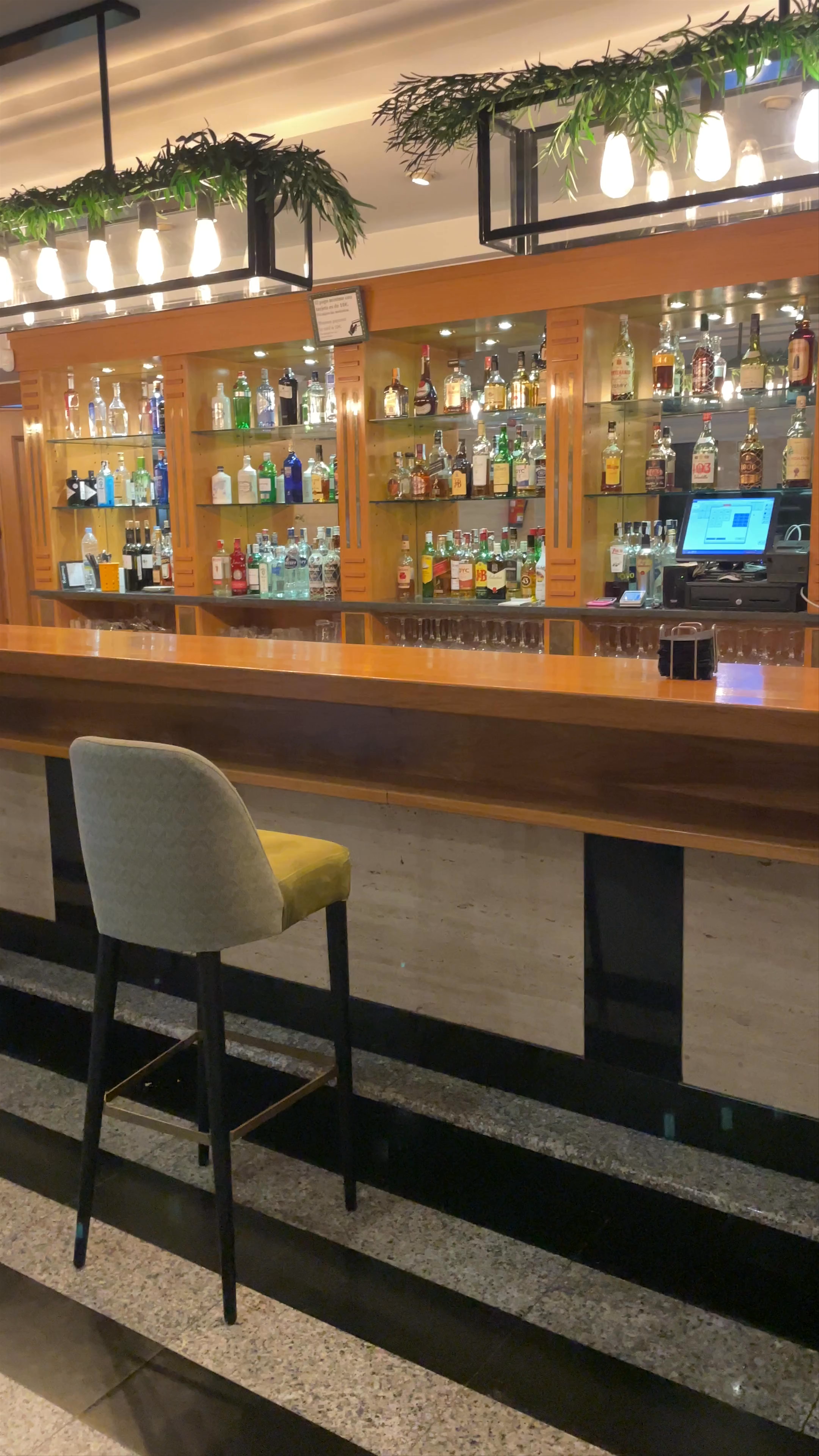 Charming Bar and Cozy Lounge at Complejo París Illescas