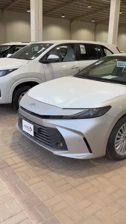 تويوتا كامري E-Plus 2025