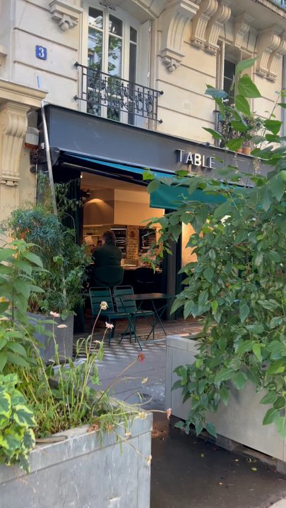 Table - Chef welcomes you - French Near Me - Paris, 75
