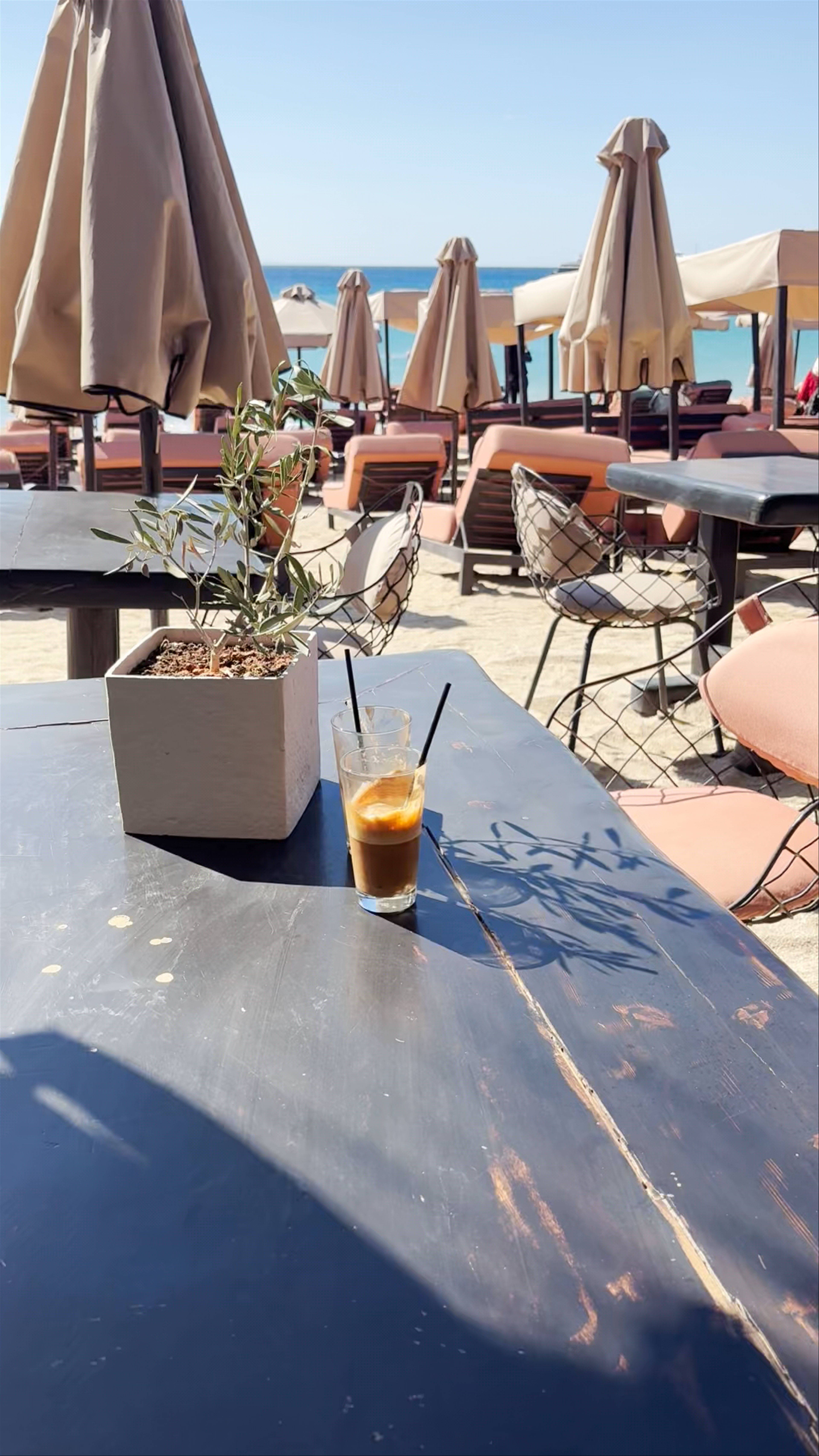 Branco Mykonos: Stylish Beachside Relaxation at Platis Gialos