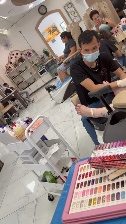 Beautiful Nails & Spa - He never looked at his client just talked about me and watched me and it was older gentlemen watching me as well. - Day Spas Near Me - Visalia, California