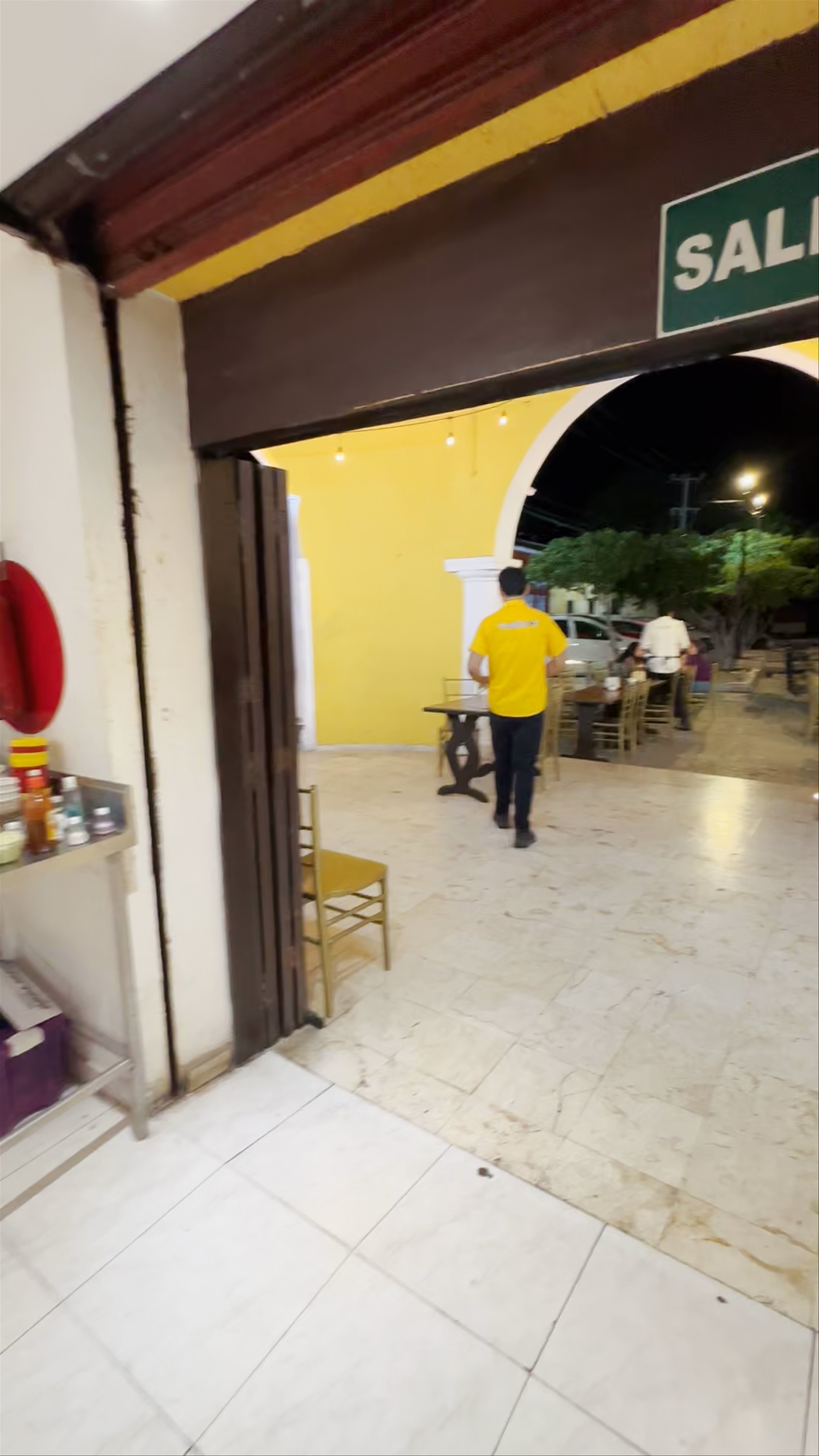 Cenaduría Portales de San Francisco: Nighttime Dining in Campeche