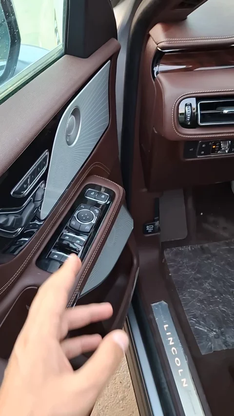 لينكولن افياتور Presidential 2023