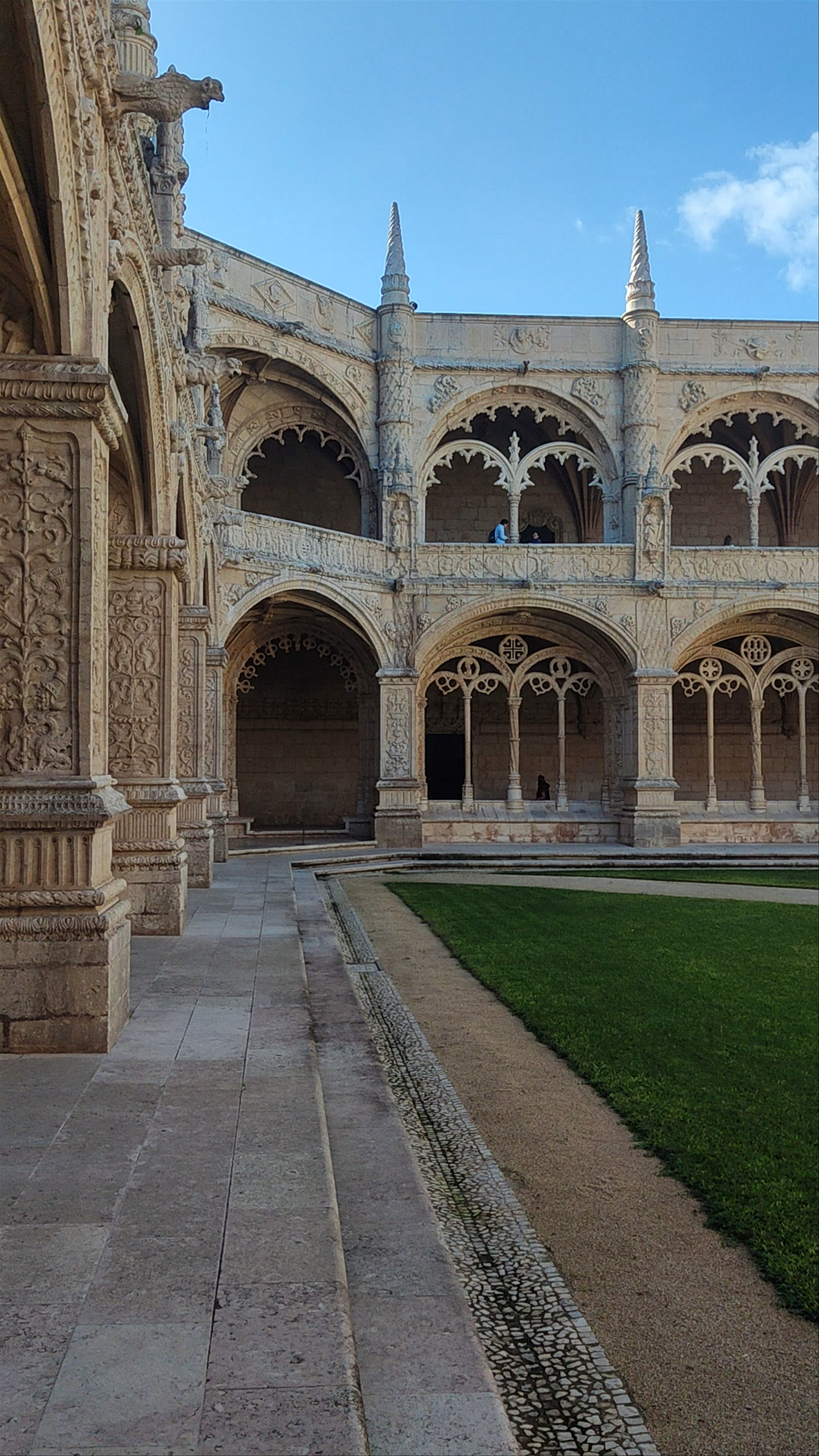 Monasterio de los Jerónimos de Belém: Majestic Manueline Masterpiece in Lisbon