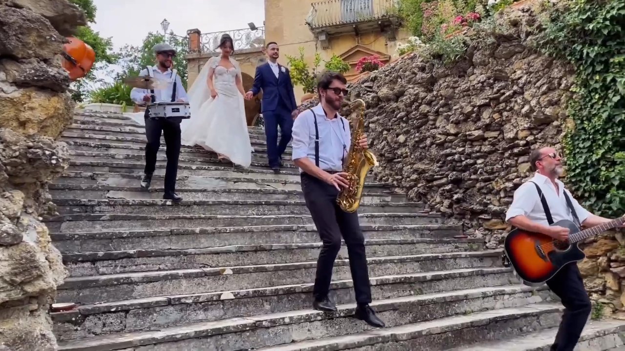 Roaming Band - video