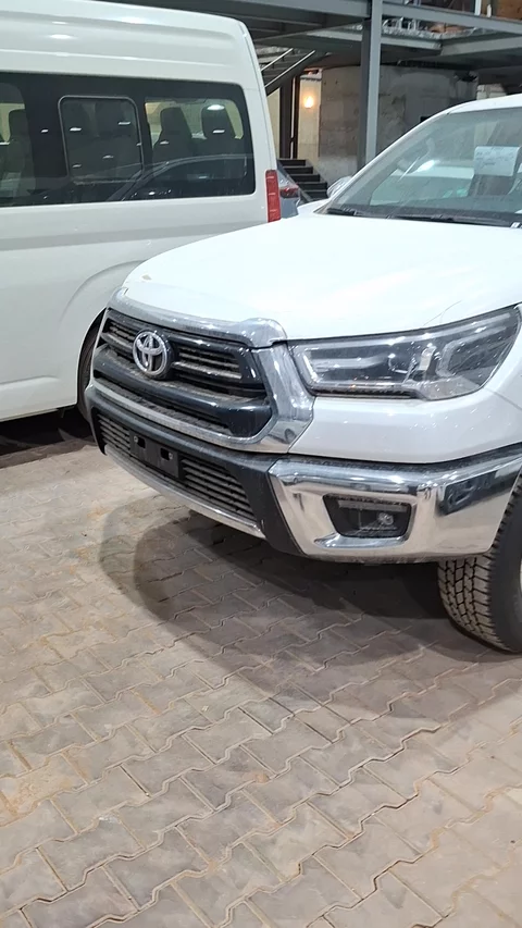 تويوتا هايلكس S GLX 2025