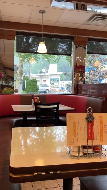 Yankee Clipper Diner - American Near Me - Beacon, New York