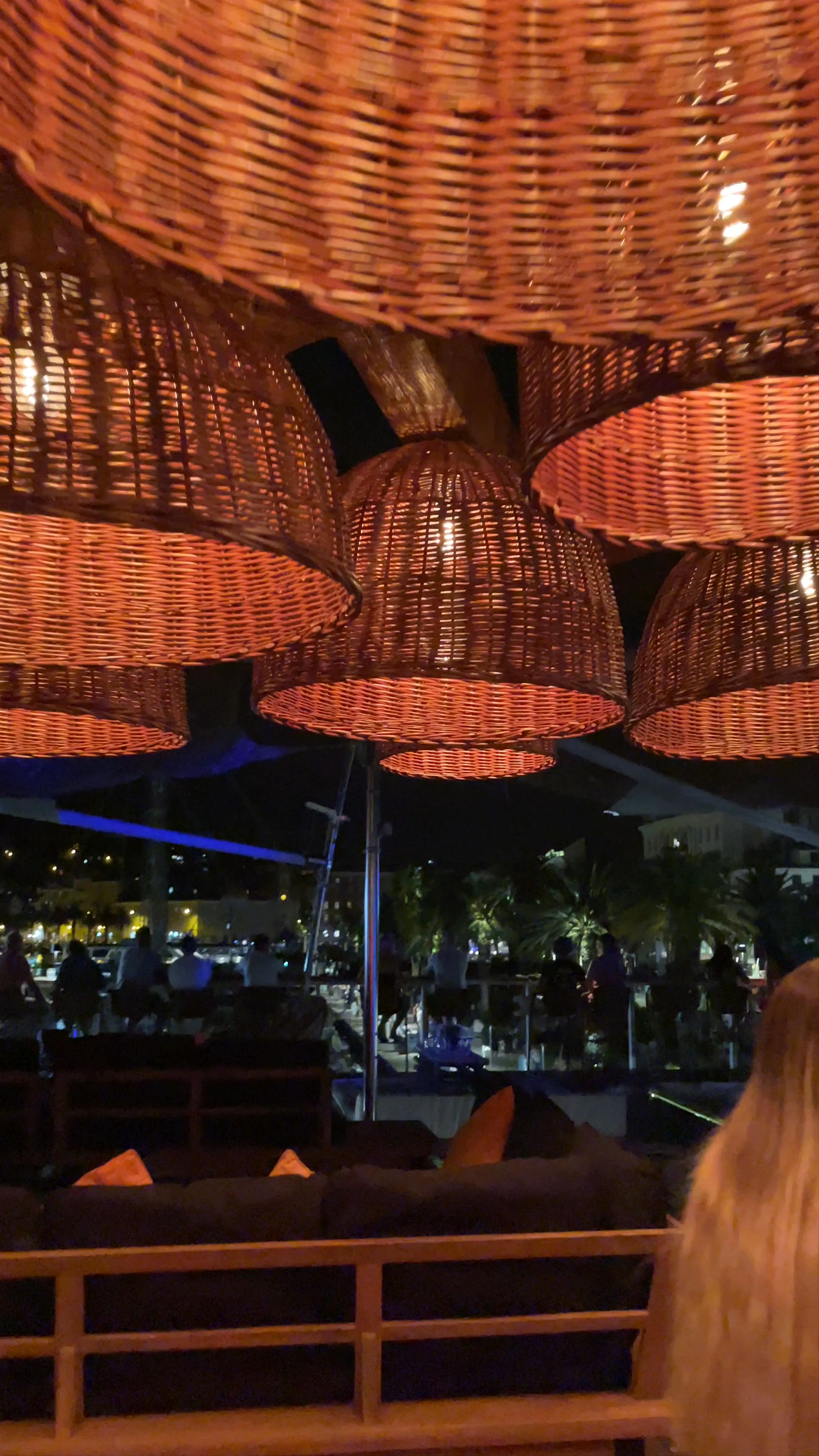 ROOF 68 dining & clubbing