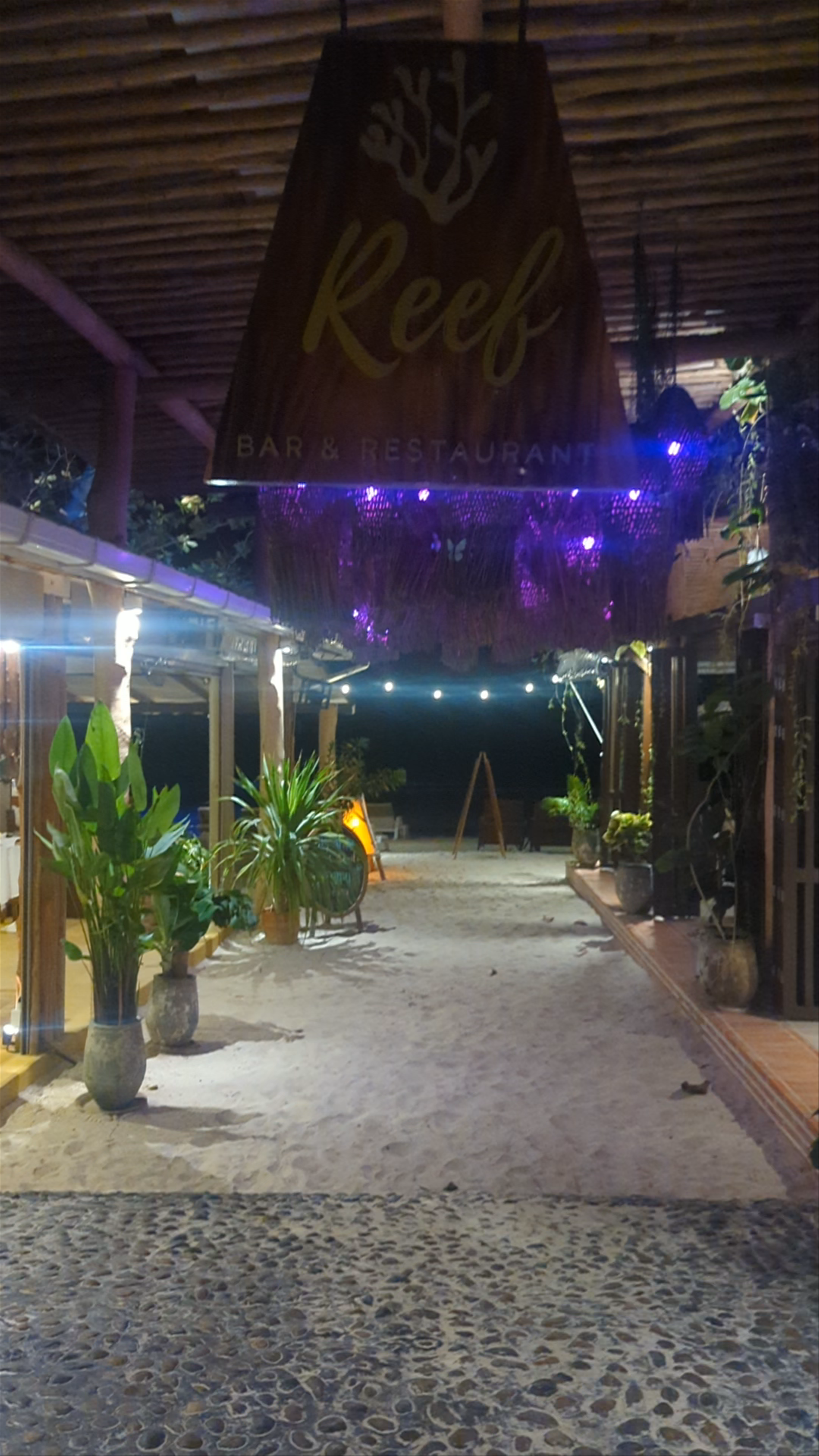 Reef Bar & Restaurant