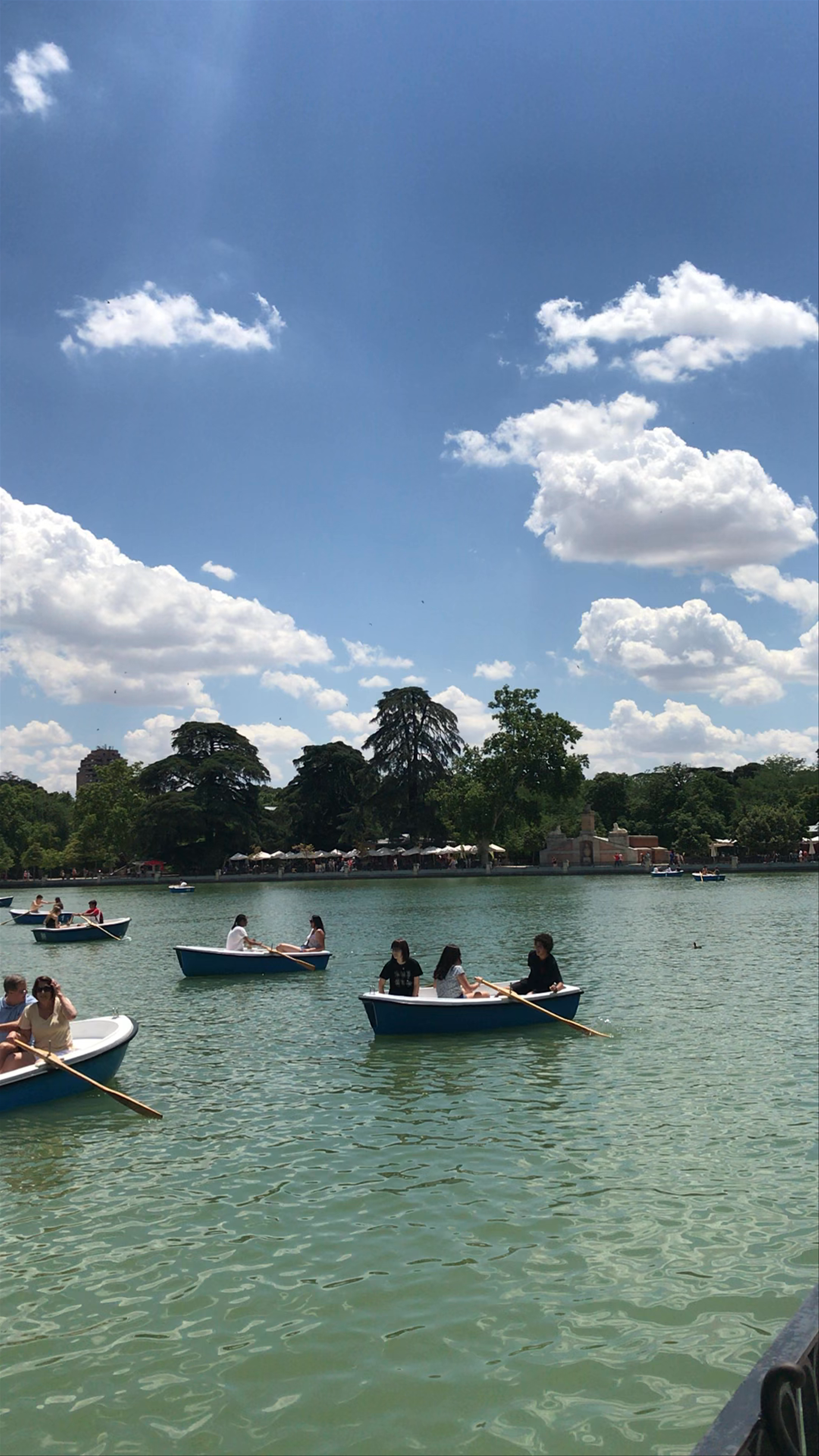 El Retiro Park Rowboats: A Sunny Escape in Madrid