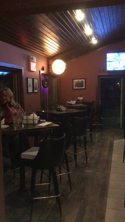 Rustique Pizzeria + Lounge - Pizza Near Me - Green Bay, Wisconsin