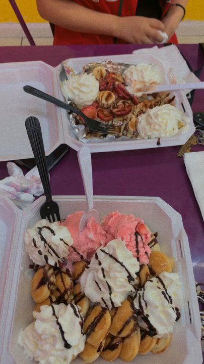 Mi Guanajuato - Mini pancakes with strawberry & banana , creeps strawberry and banana , rainbow icecream - Desserts Near Me - Gallatin, Tennessee
