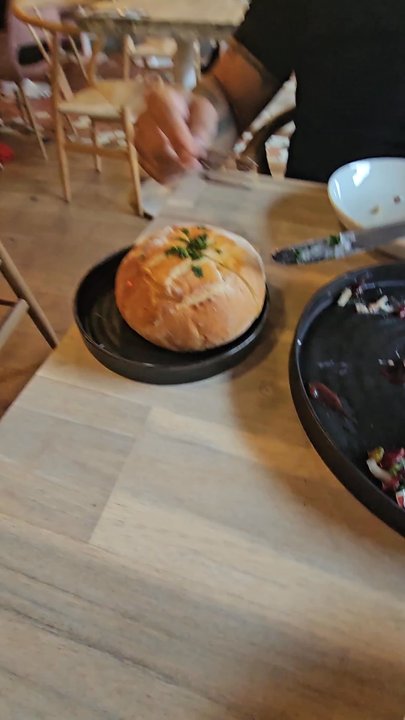 Aqua E Farina - Bread it was ok when it came right out hot, but the second order tasted like super market bread - Italian Near Me - Montreal, Quebec