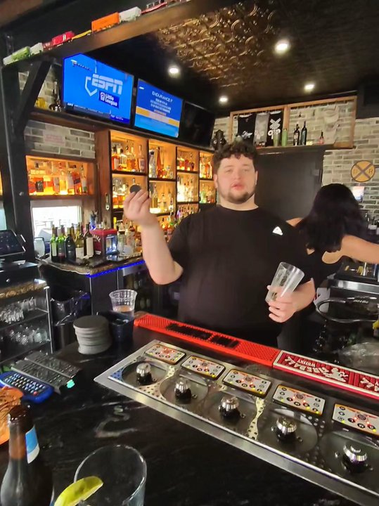 Katy Crossing Icehouse - Wine Bars Near Me - Katy, Texas