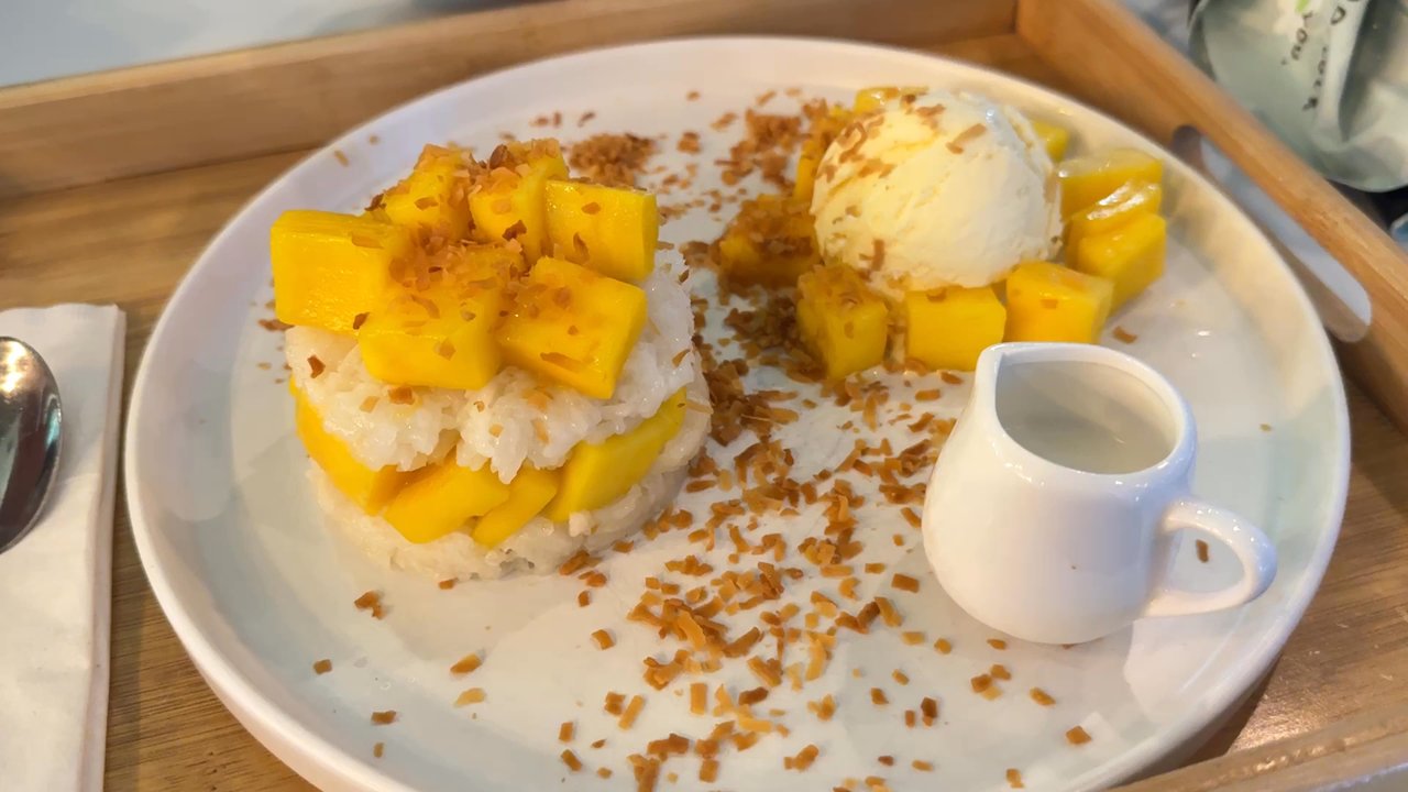 Mango Mango Dessert - So good - Desserts Near Me - Chicago, Illinois