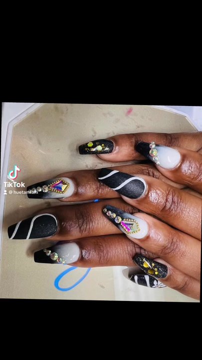 Hollywood Nails - Nail Salons Near Me - Dania Beach, Florida
