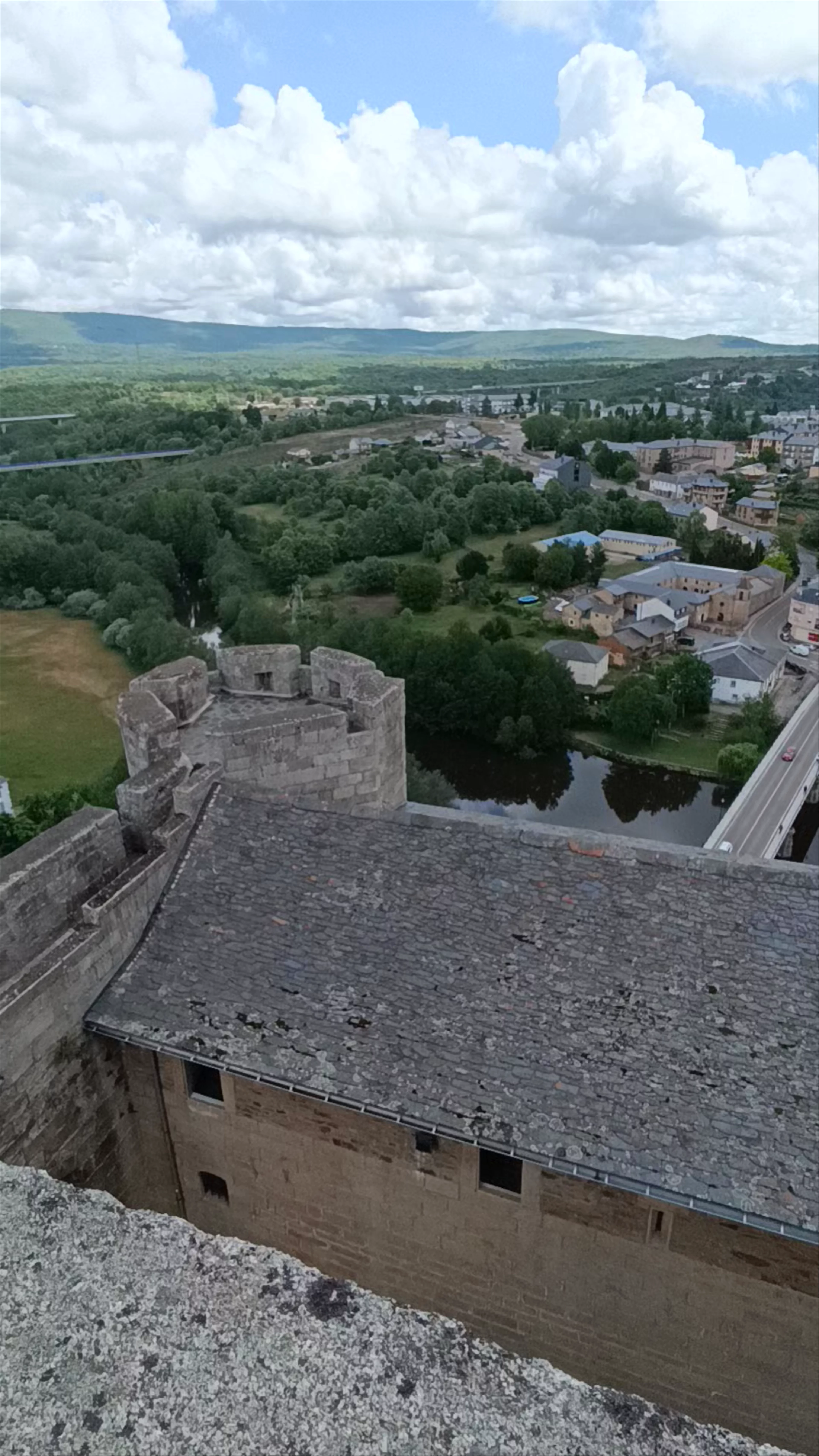 Soldado medieval, Plaza Castillo, Puebla de Sanabria, Spain