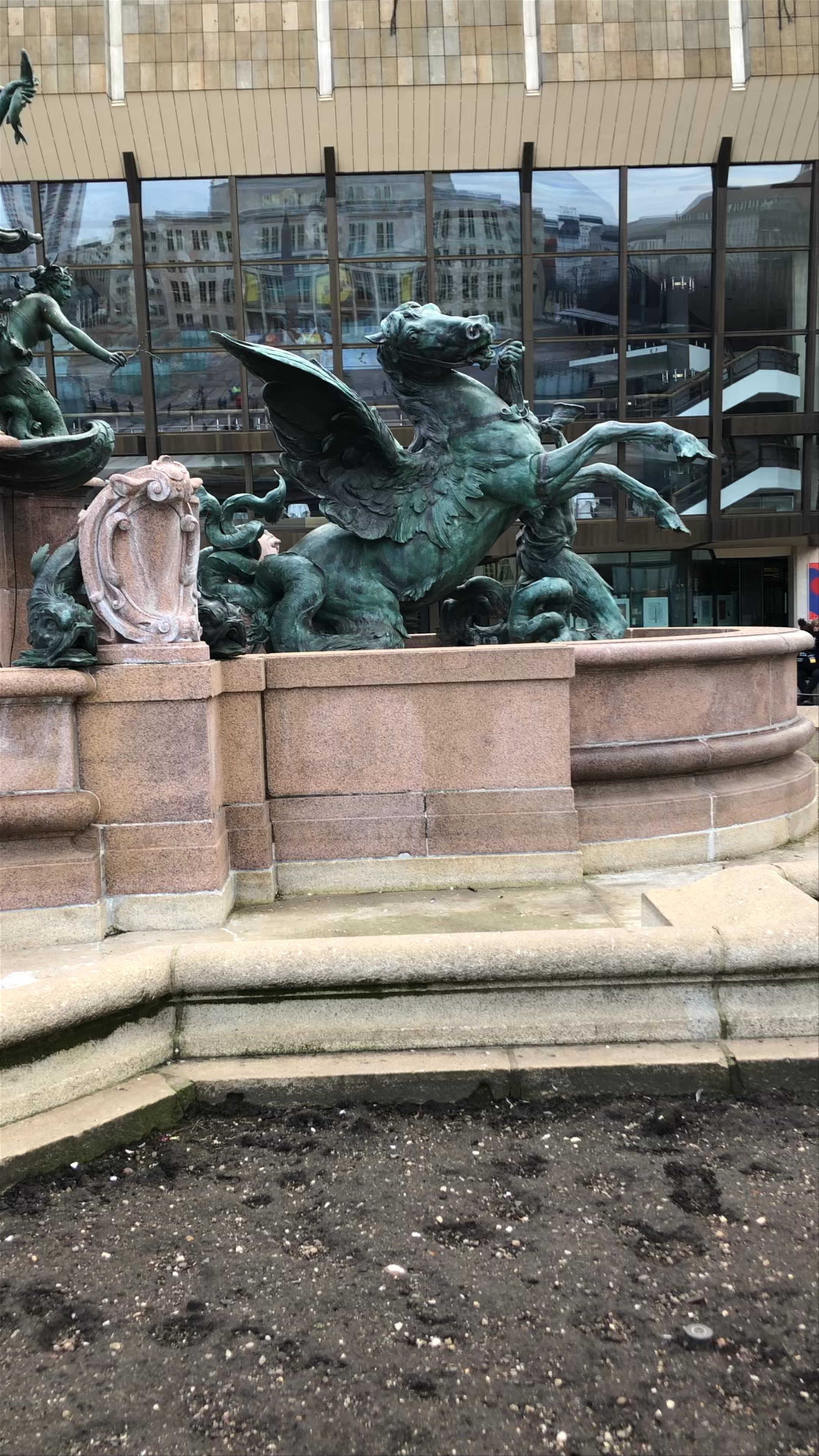 Mendebrunnen