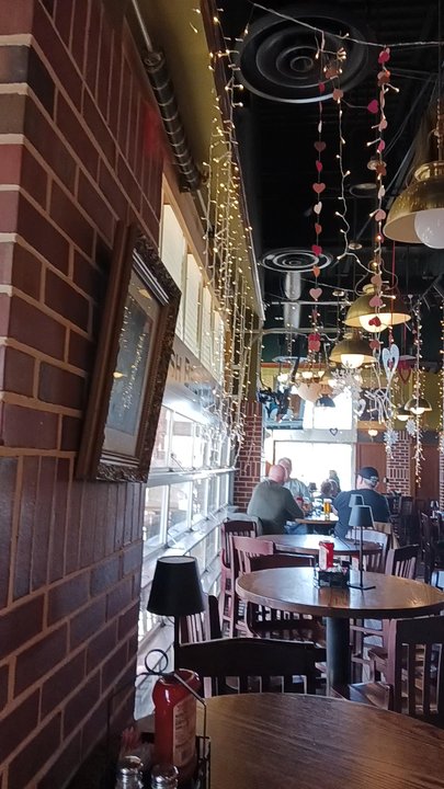 Red Brick Station - The decorations and twinkling lites were simply over the top. - American Near Me - Nottingham, Maryland