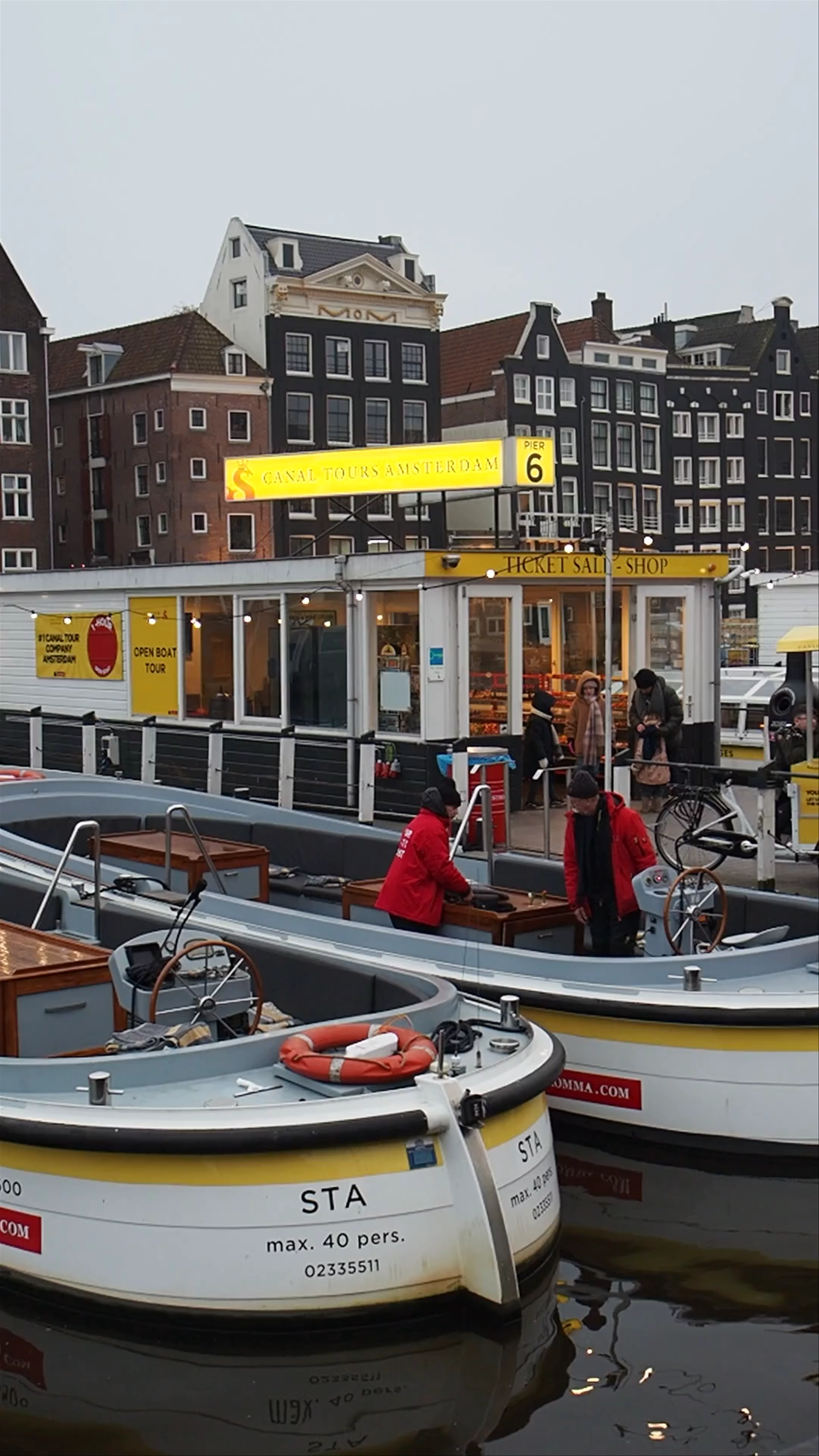 Stromma Damrak - Amsterdam Canal Cruise, pier
