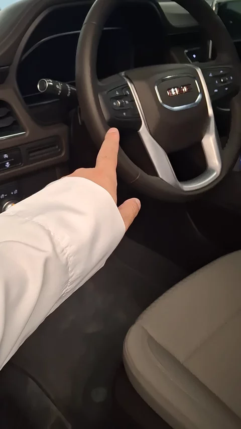 جي ام سي يوكن SLE 2023