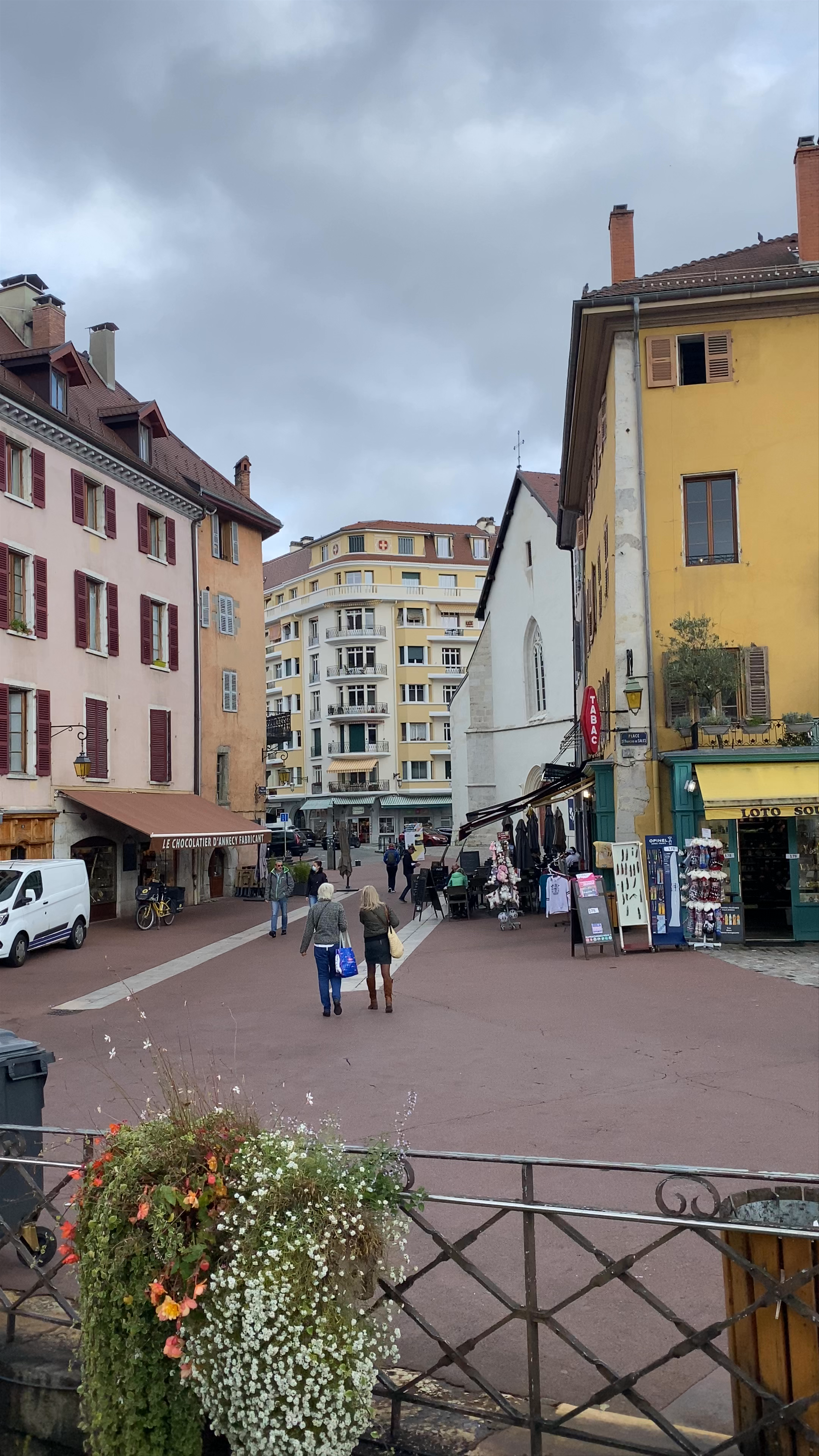 Atmospheric Walk Through Annecy's Historic Place de la Gare and Canal
