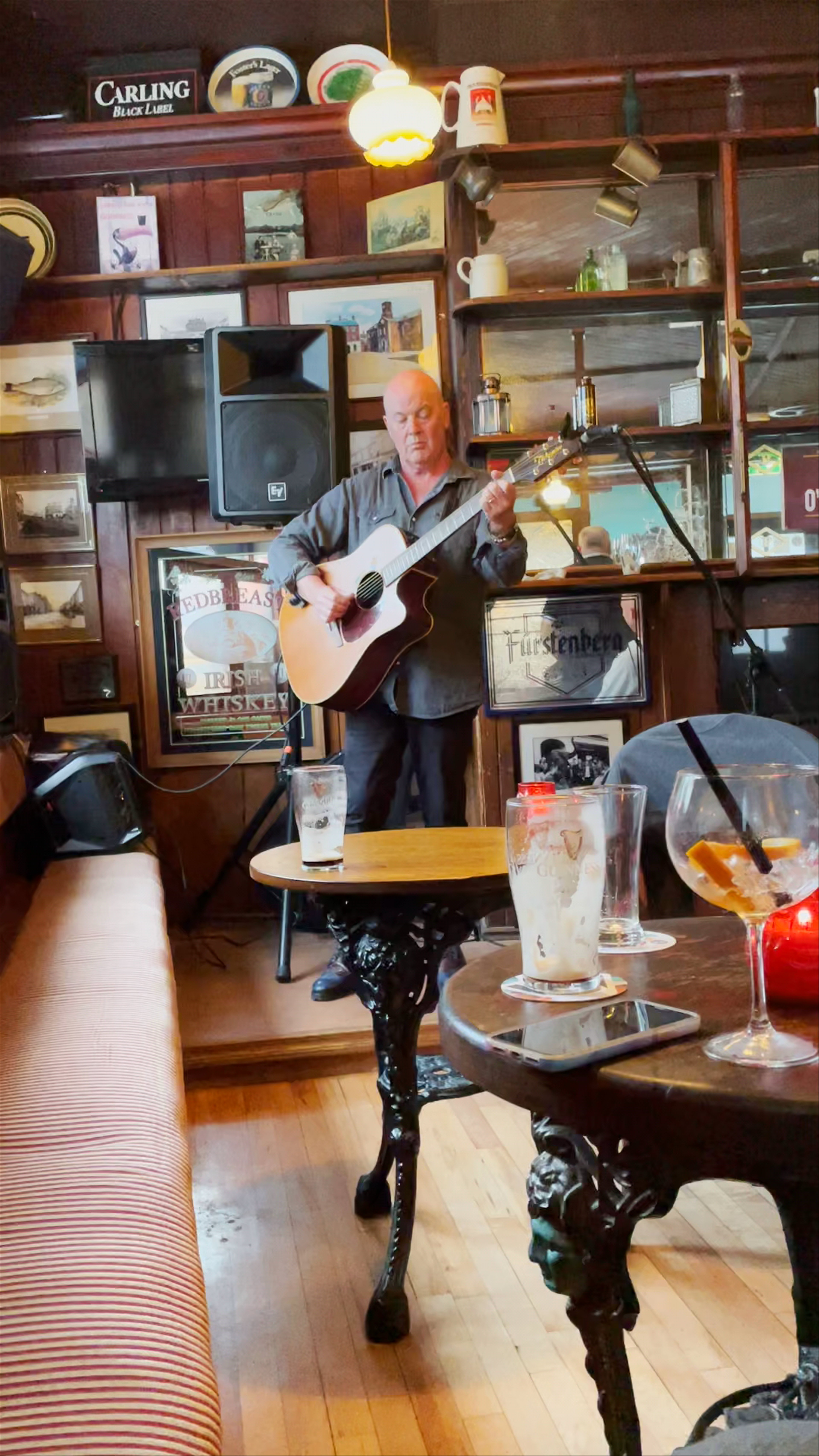 Traditional Irish Pub Music Live at Canton Caseys Mullingar