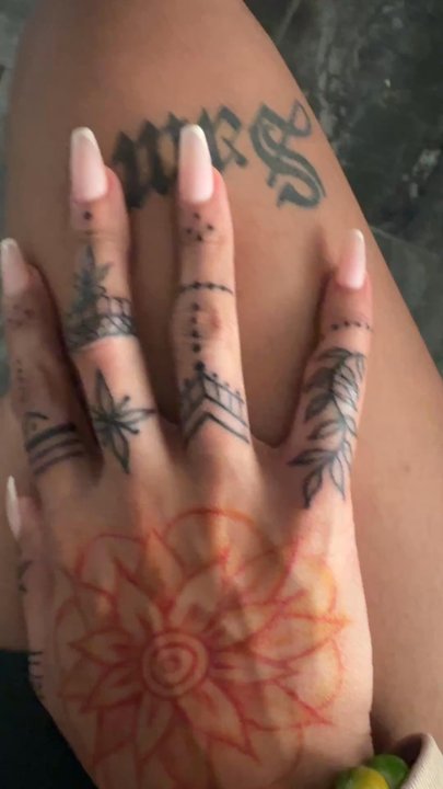 Wildlife Tattoo - Fingers started by Kayla and finished by Greg. Also the Sam on my knee was done by Kayla as well - Tattoo Near Me - Winnetka, California