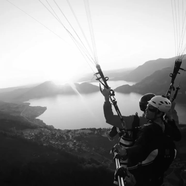 FlywithFlo - Hast du lust bekommen? Dann rufe uns unter der +41798723931 an oder schreib uns eine E-Mail und buche deinen Flug!! - Paragliding Near Me - Emmetten, NW