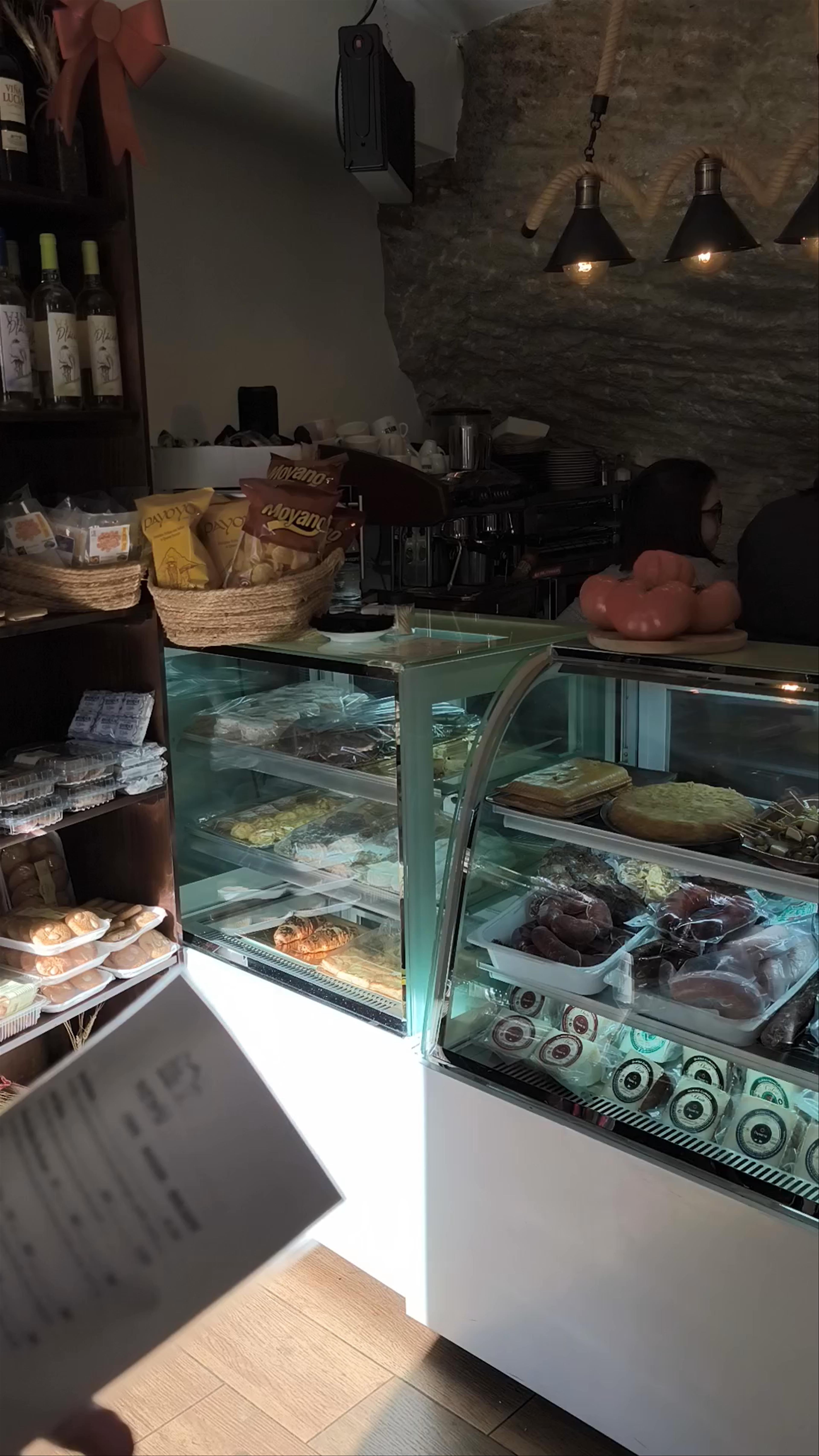 Abacería El Rincón del Beso: A Hidden Culinary Gem in Setenil de las Bodegas