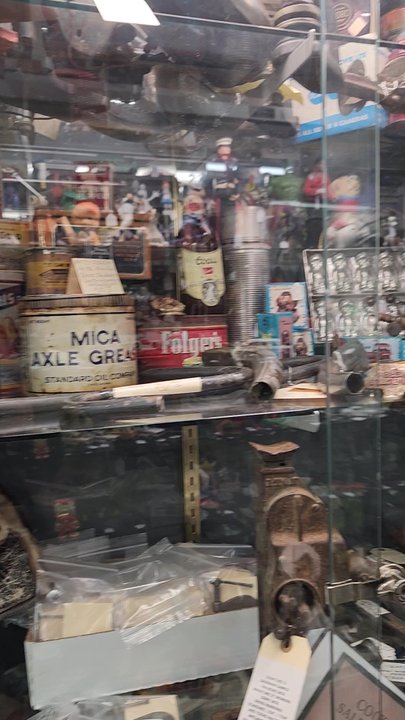 Heirlooms Antique Mall - Antiques Near Me - Aurora, Colorado