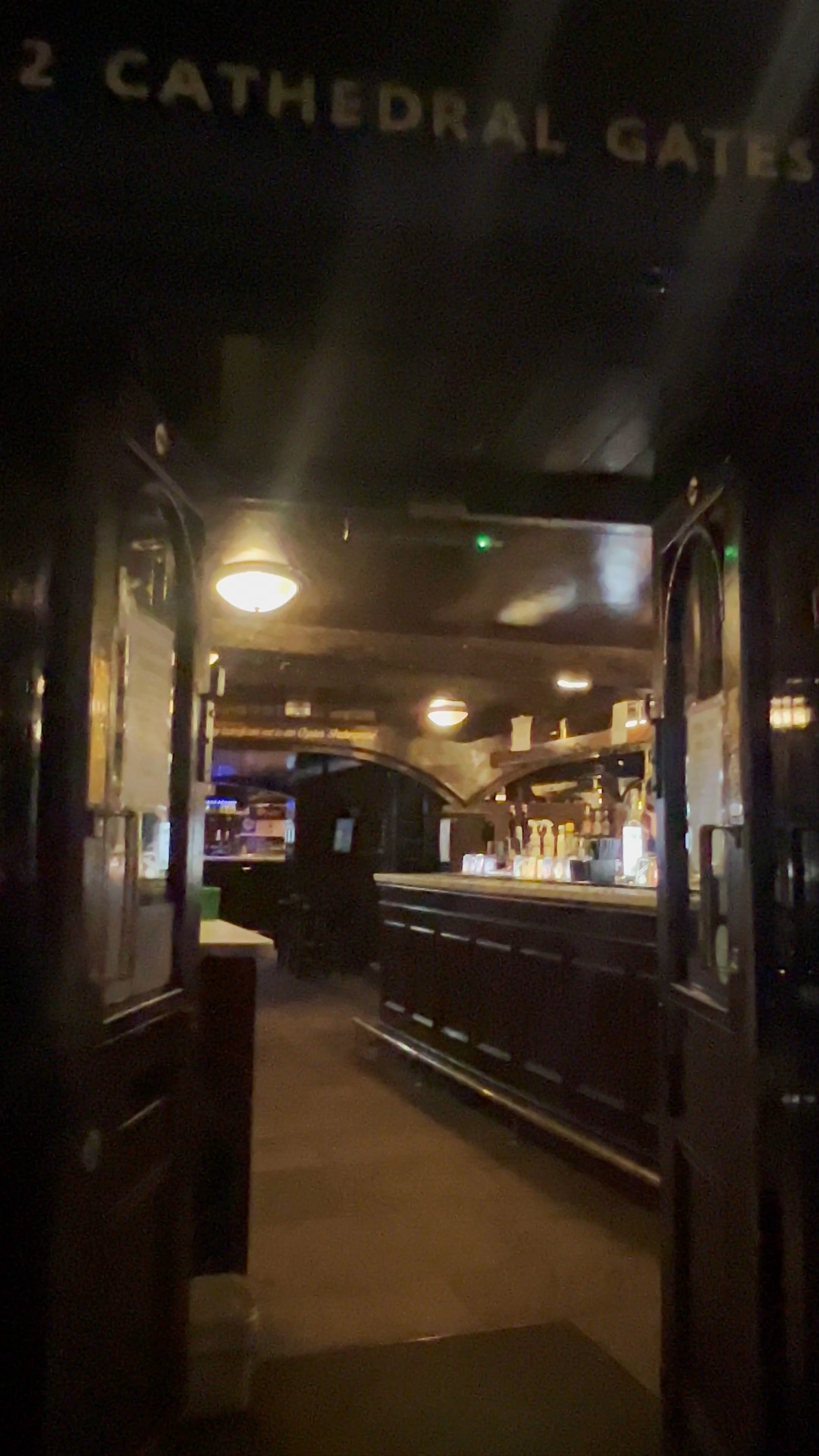 Sinclairs Oyster Bar: Historic Pub Charm in Manchester