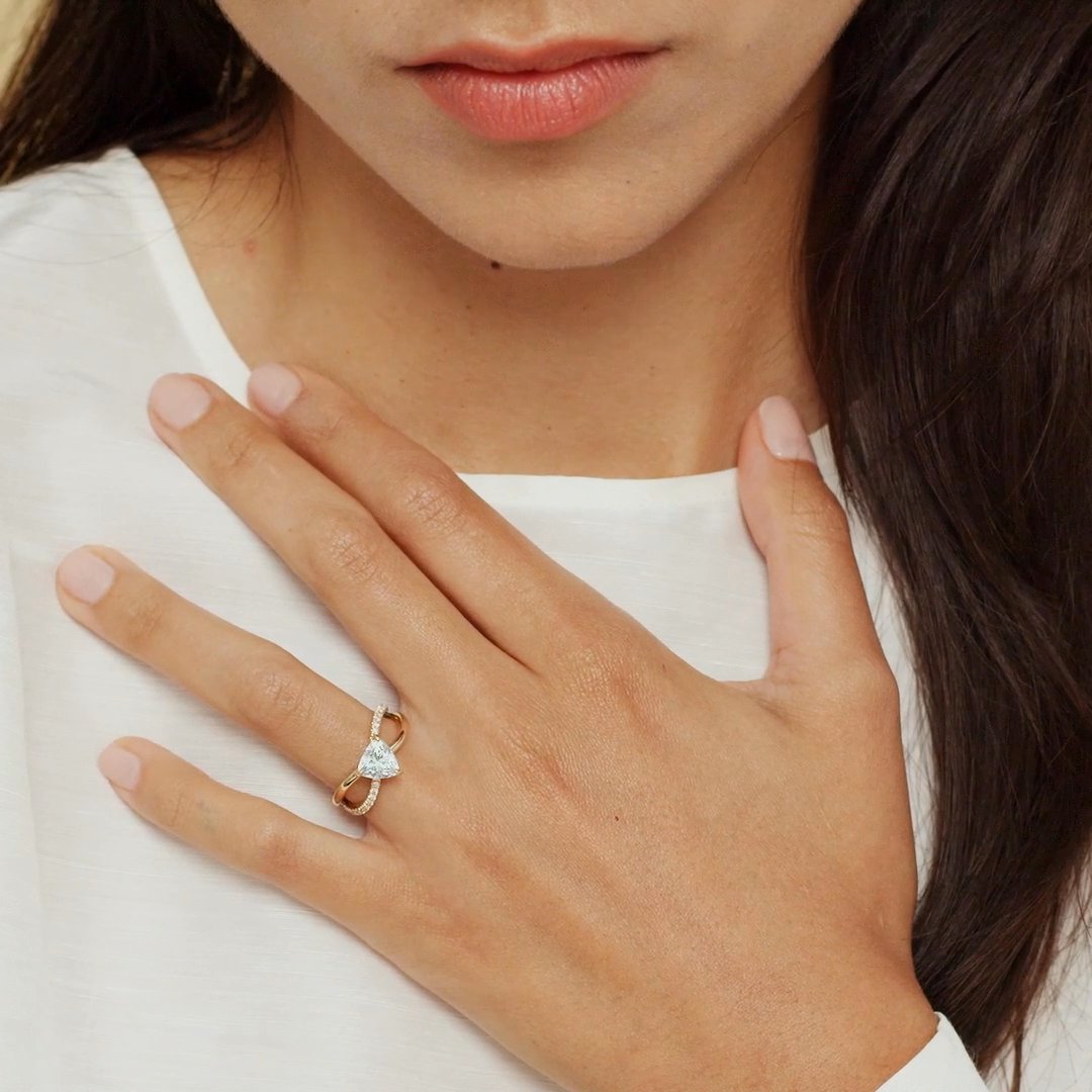 The Duet | Trillion | 18k | Yellow Gold | bandAccent: Plain | diamondOrientation: vertical | caratWeight: other