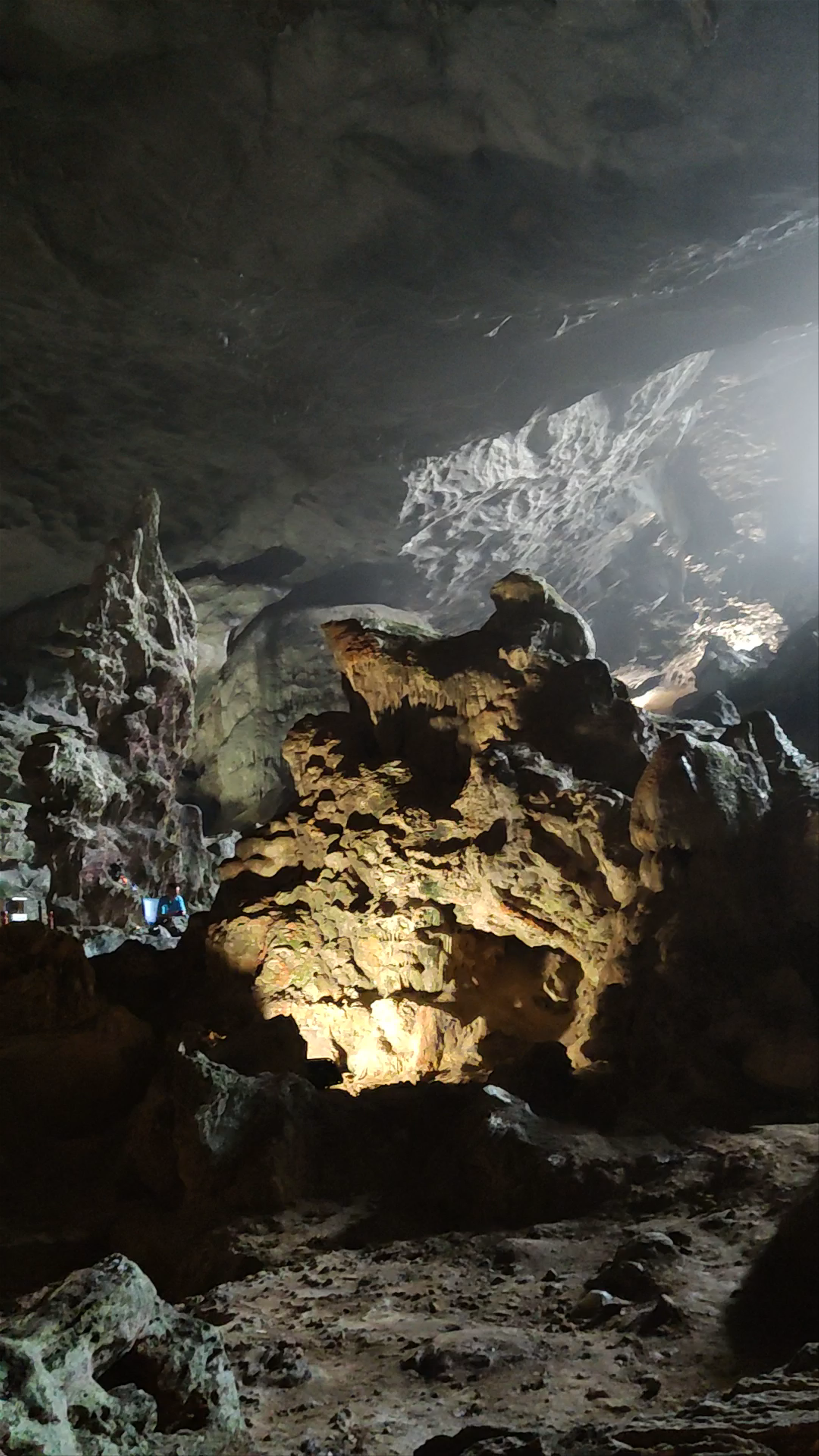 Trung Trang Cave: Mystical Wonders in Cat Ba Island's Hidden Depths