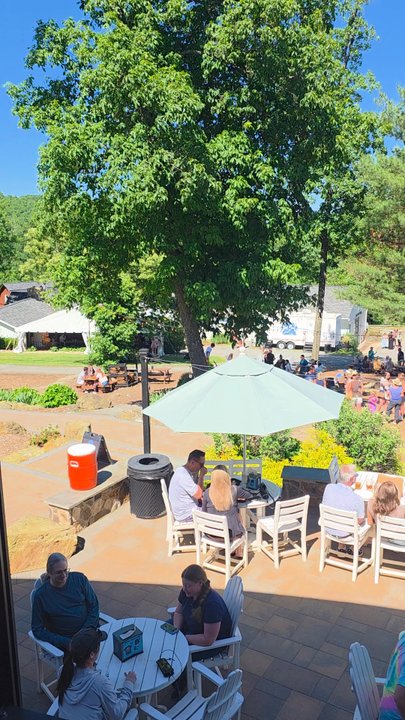 Bear Chase - Feel the vibe - Breweries Near Me - Bluemont, Virginia