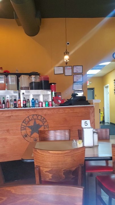El Tejas Mexican Restaurant - Nice dinning  area  with excellent  service - Mexican Near Me - Rosenberg, Texas