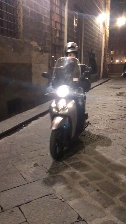 Knowleggi - Easy to get around with scooter and experience Florence faster - Car Rental Near Me - Florence, FI