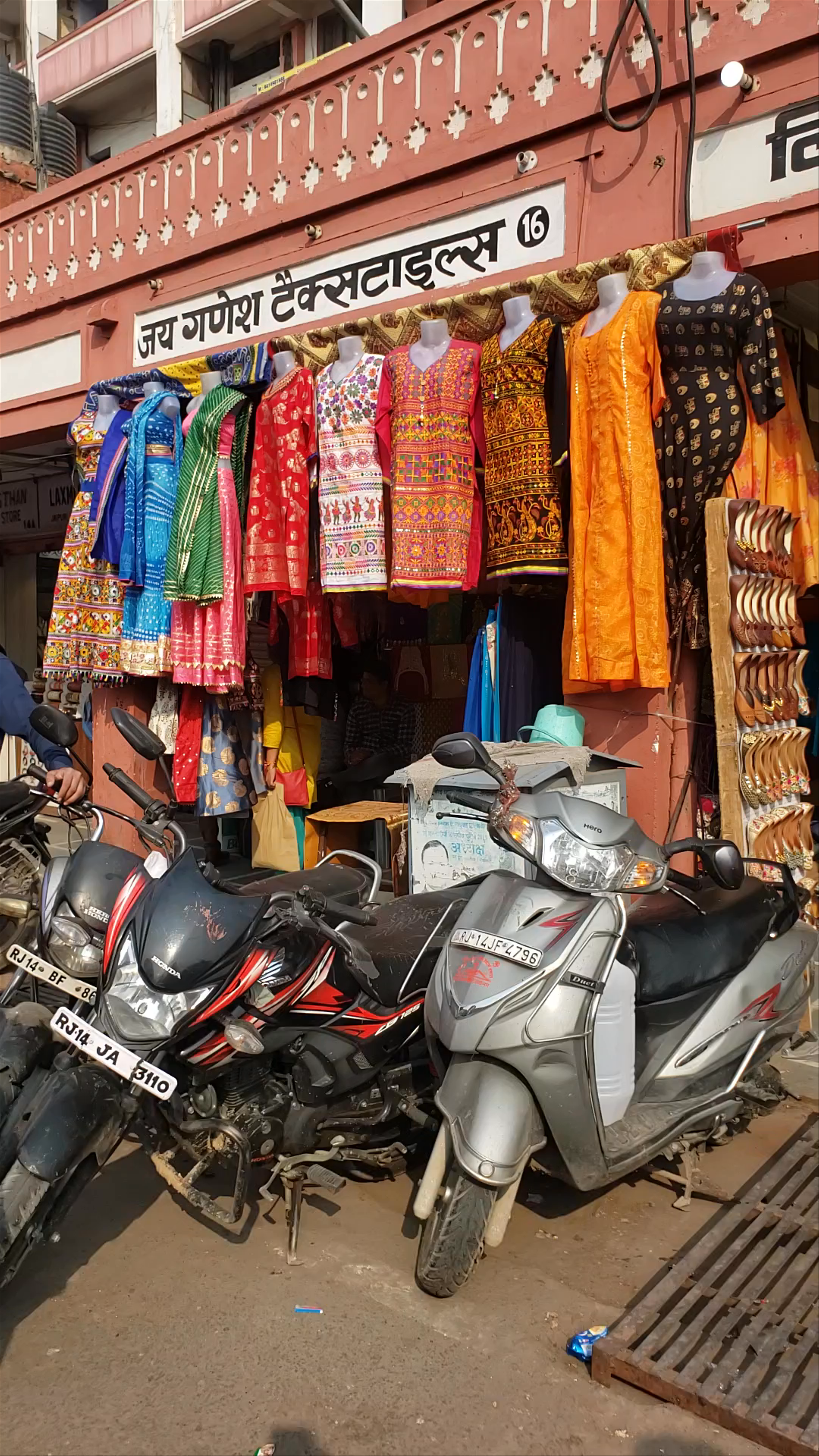 Bapu Bazar: The Colorful Textile Market of Jaipur