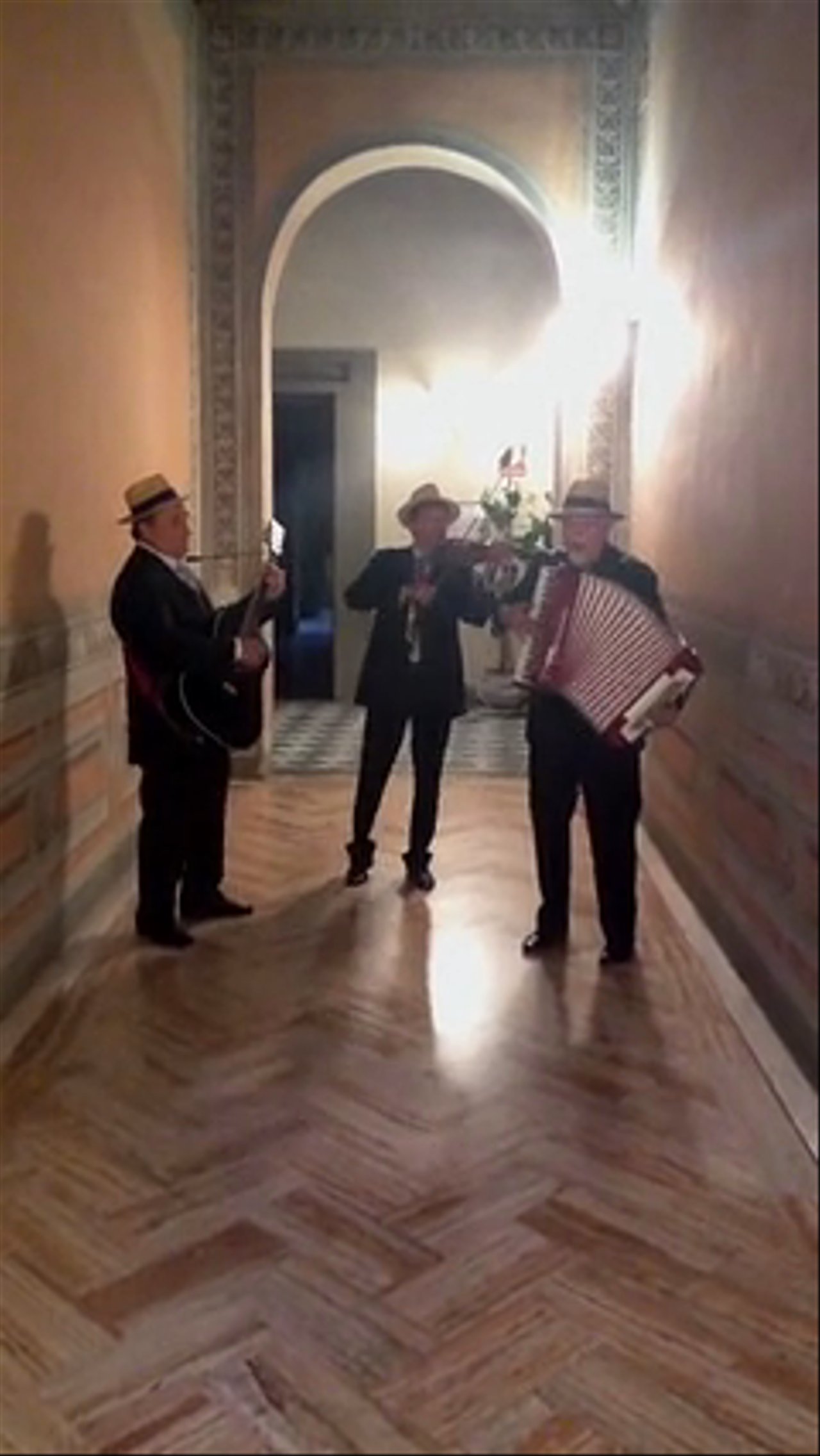 The Tuscany Folk Band - L'amore è una cosa meravigliosa - video