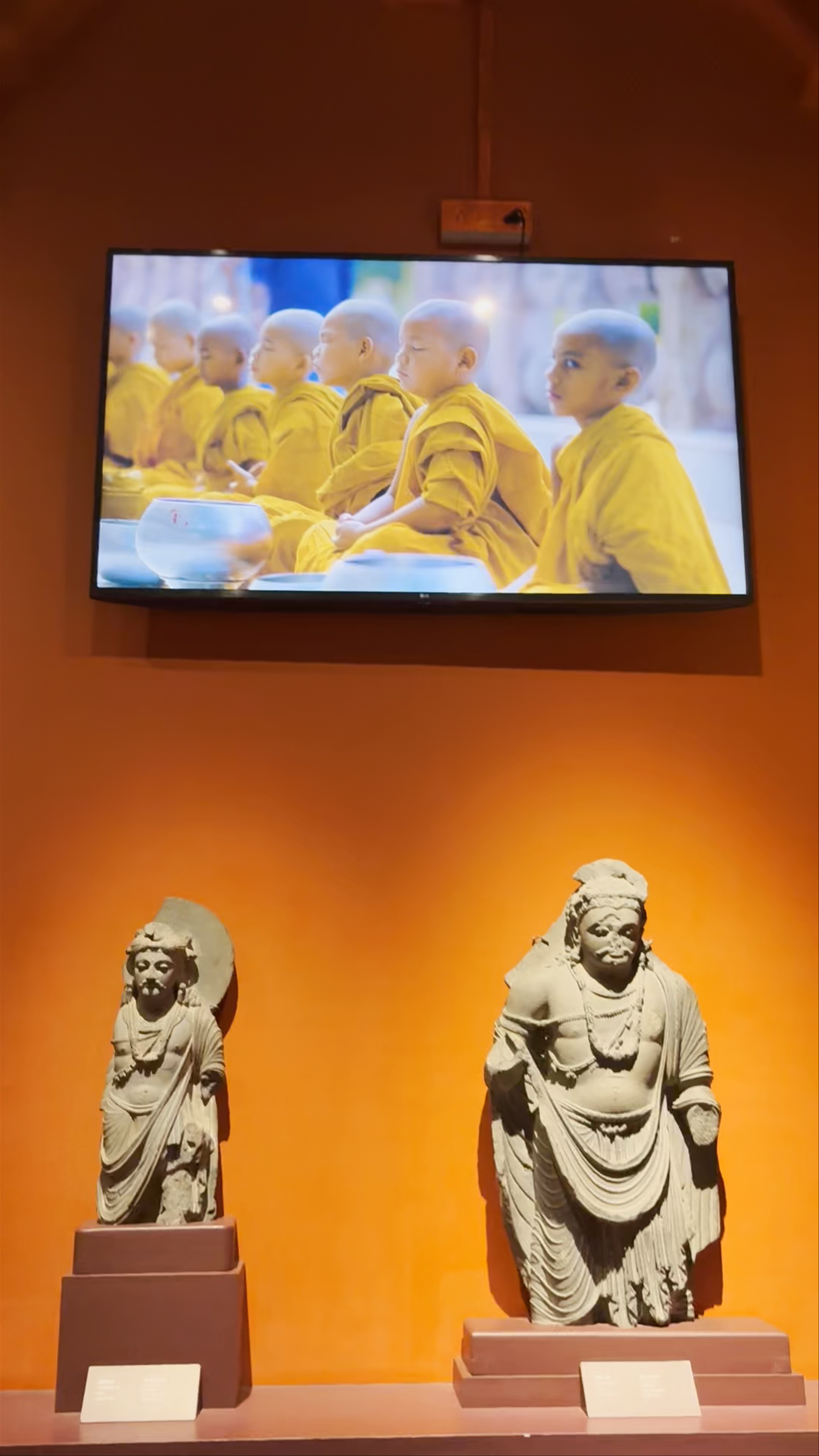 Himalayan Art Gallery: Spiritual Serenity and Ancient Sculptures in Mumbai