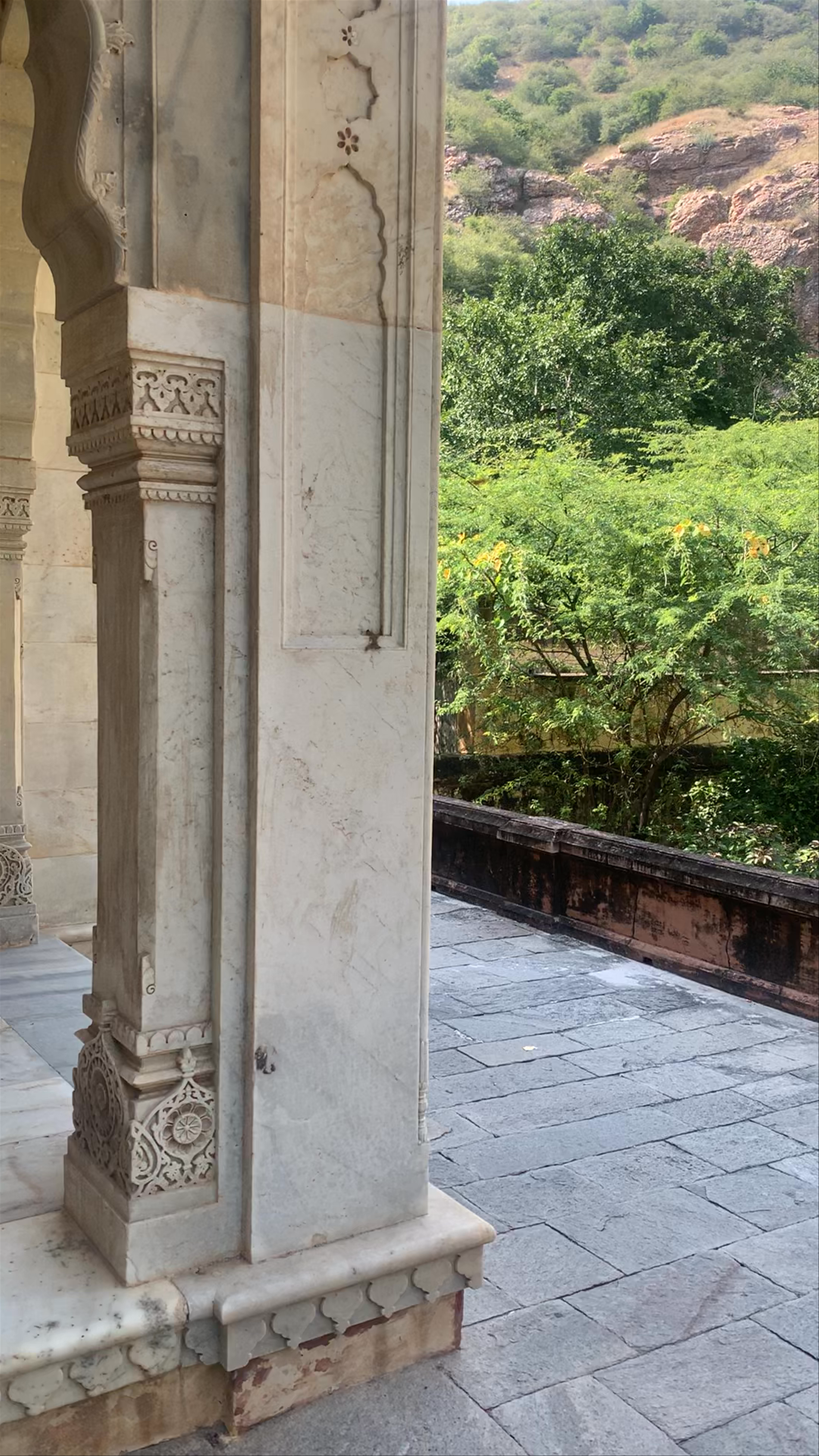 Gaitore Ki Chhatriyan: Serene Marble Memorials in Jaipur