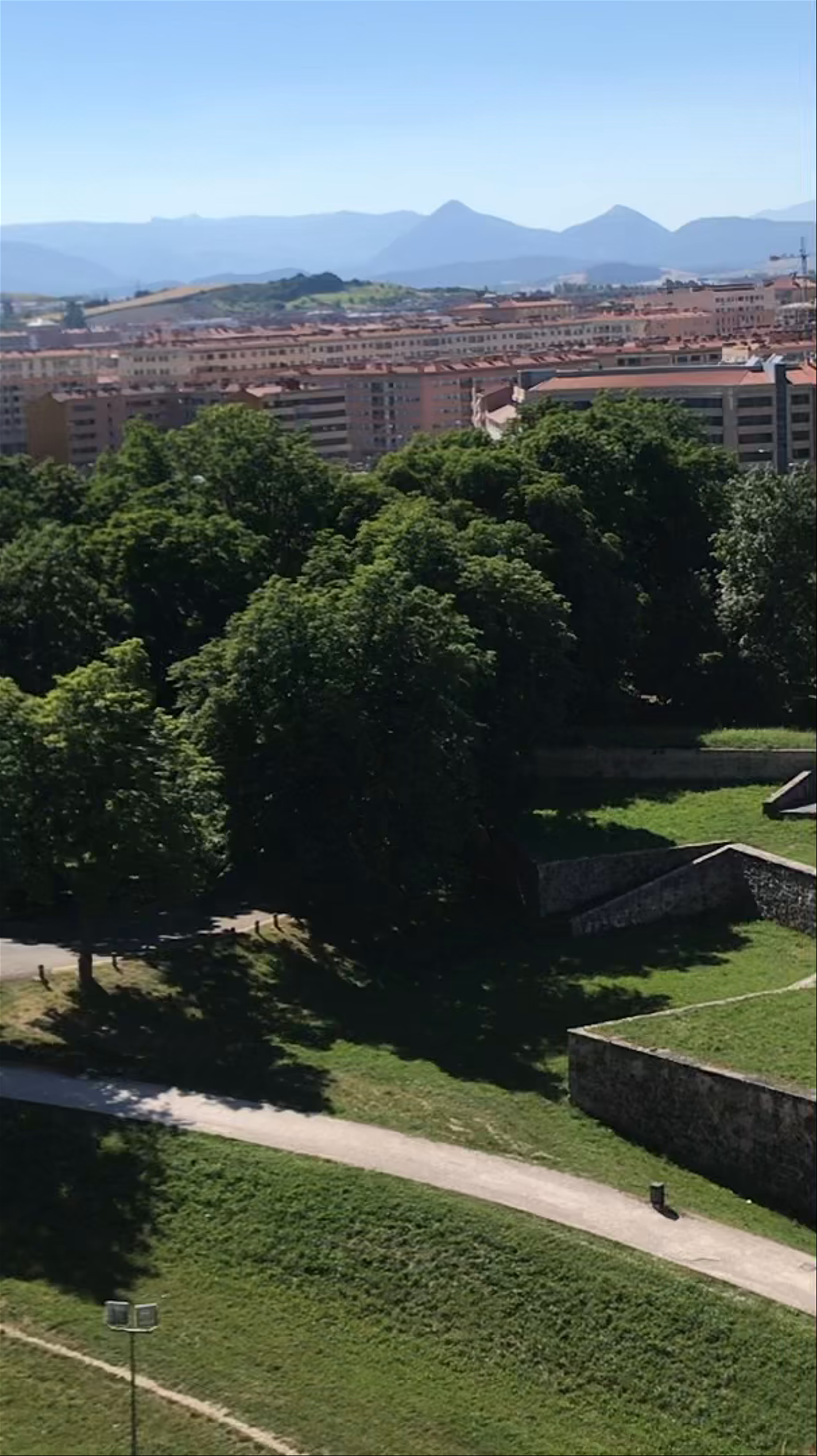 Jardines de la Taconera: Serene Green Escape in Pamplona
