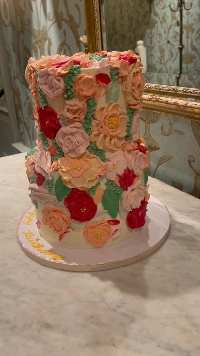 LadyB's - Video of the beautiful custom cake - Desserts Near Me